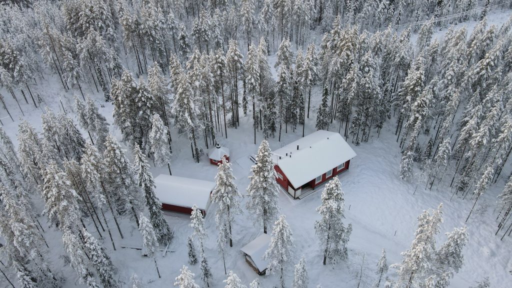 Tilava huvila perheelle, tarjoaa mukavuudet ja viihtyisän majoituksen Rukalla